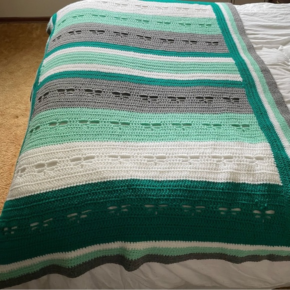 Dragon Fly Green & Grey Handmade Crochet Throw Blanket - Picture 3 of 5